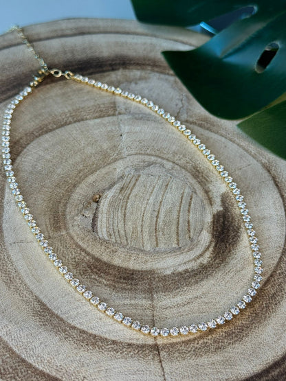 Choker dourada de pedrinhas