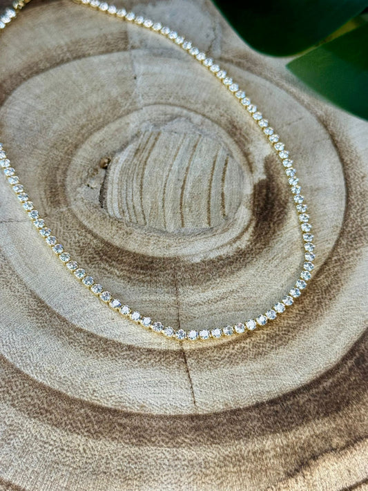 Choker dourada de pedrinhas